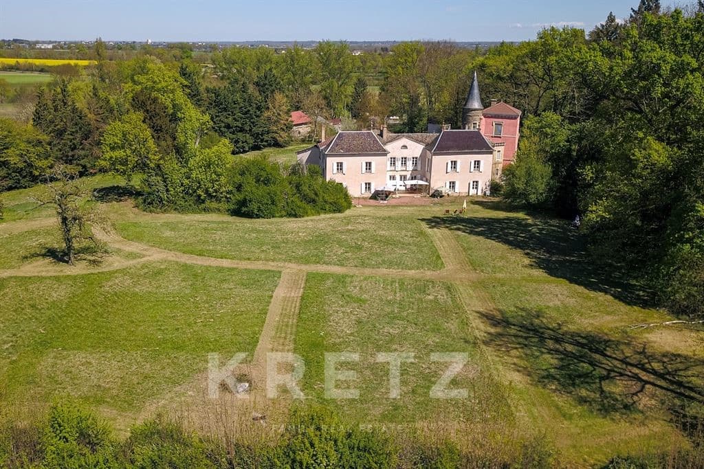 Elegant Château with 10 Bedrooms and Breathtaking Views in Beaujolais 3