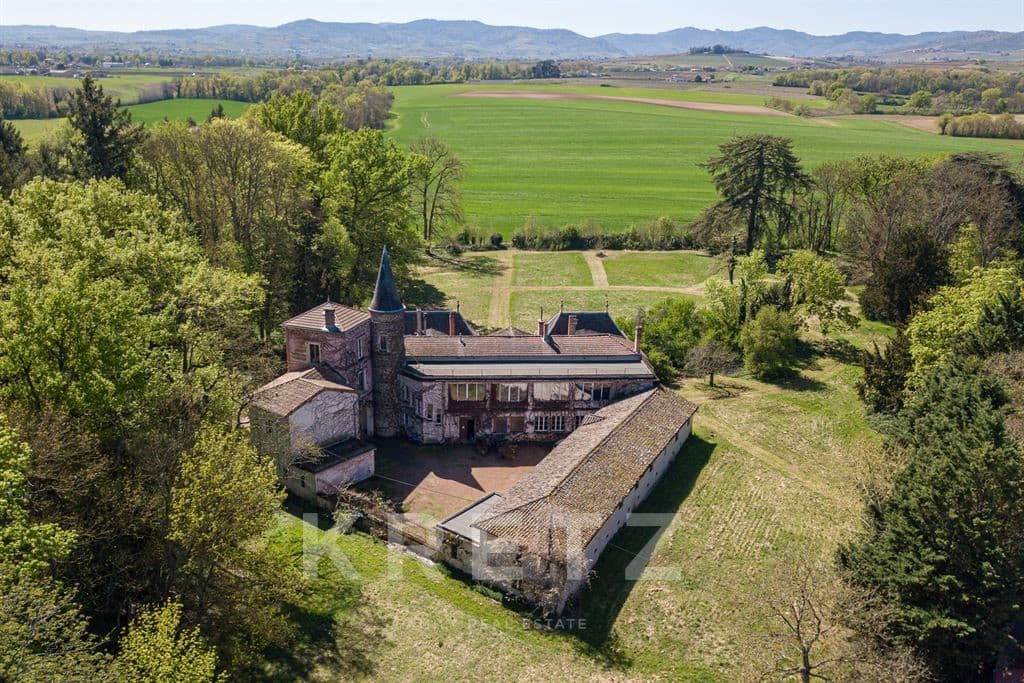Elegant Château with 10 Bedrooms and Breathtaking Views in Beaujolais 4