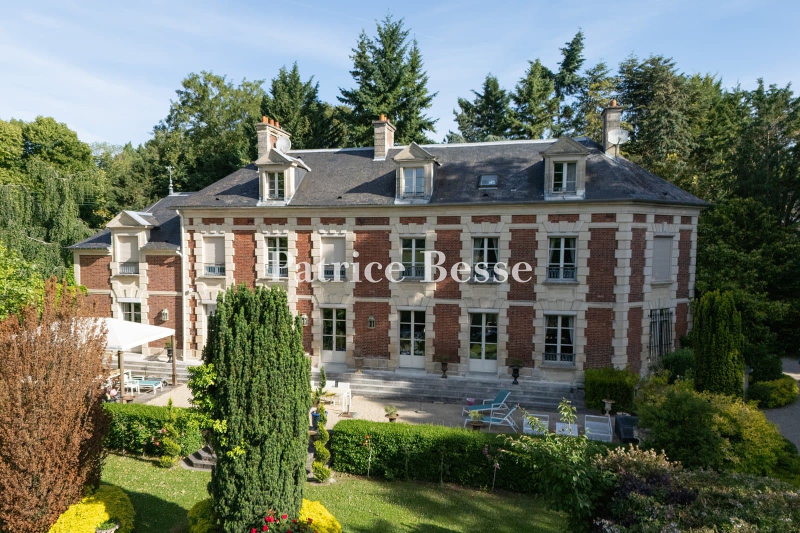 19th Century Castle With Chapel And Landscaped Grounds