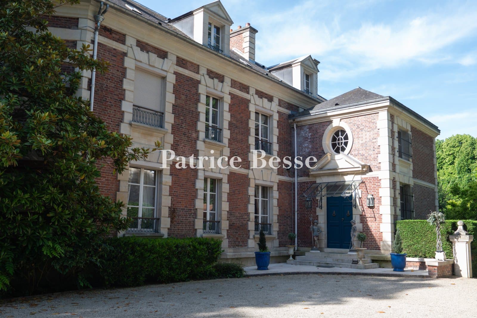 19th Century Castle With Chapel And Landscaped Grounds 3