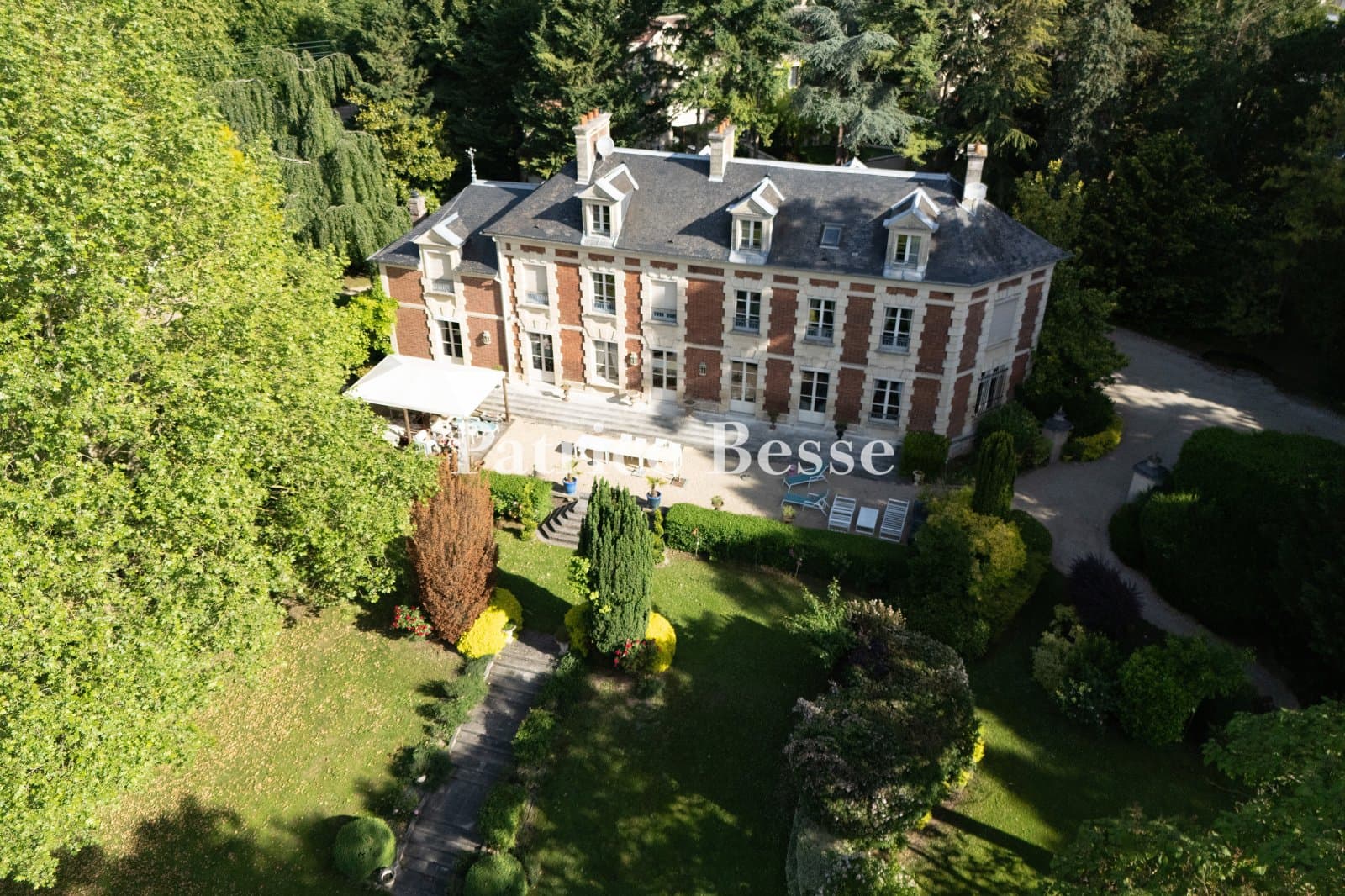 19th Century Castle With Chapel And Landscaped Grounds 5