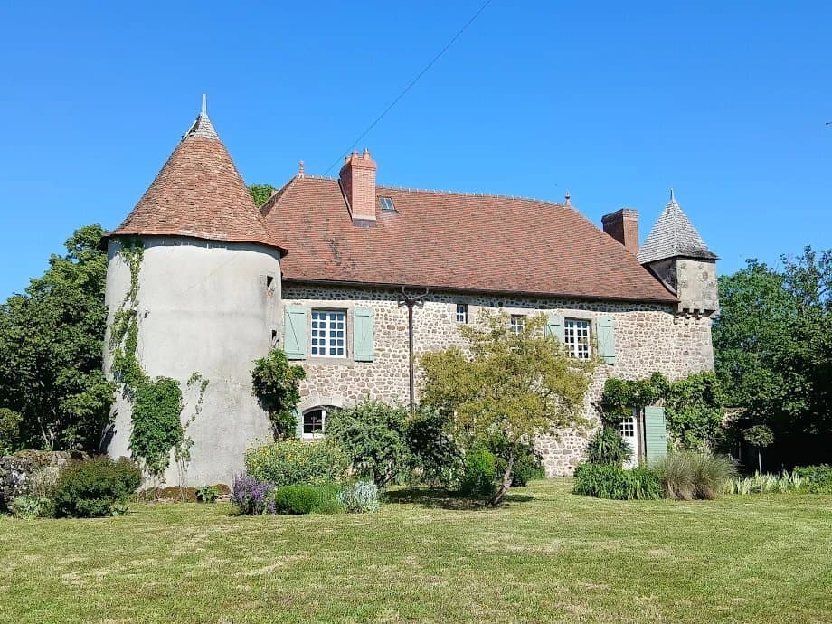 16th Century Castle With Guest House, Park, Paddocks And Woods
