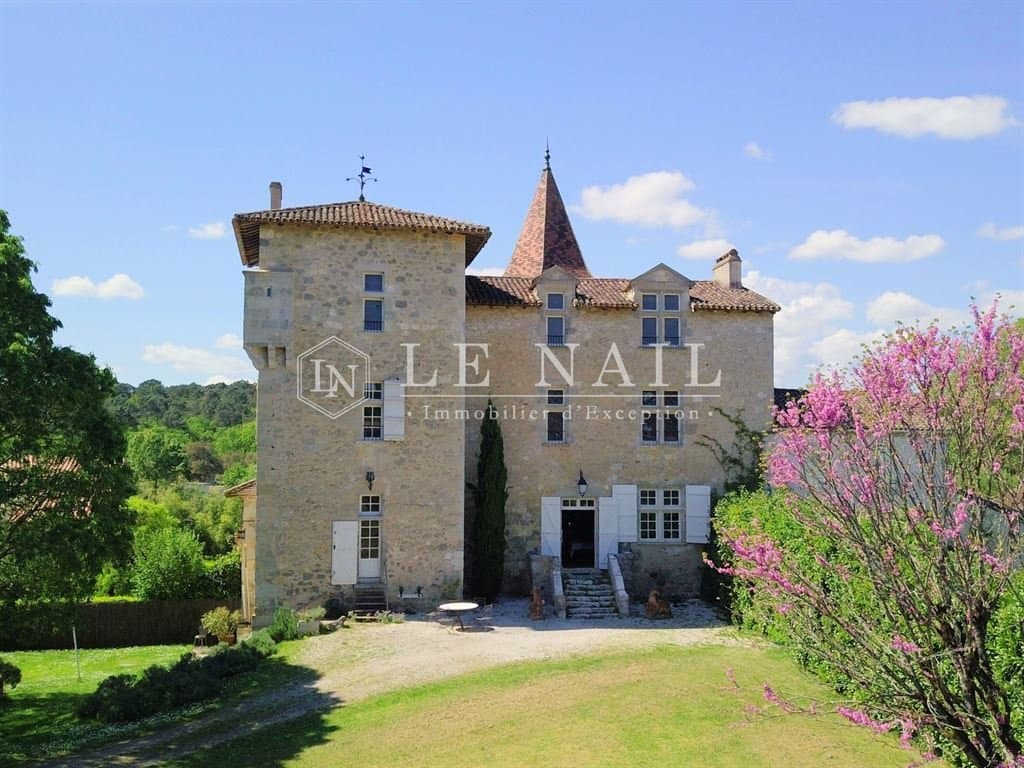 Exceptional 13th Century Château With Swimming Pool And Artist's Studio