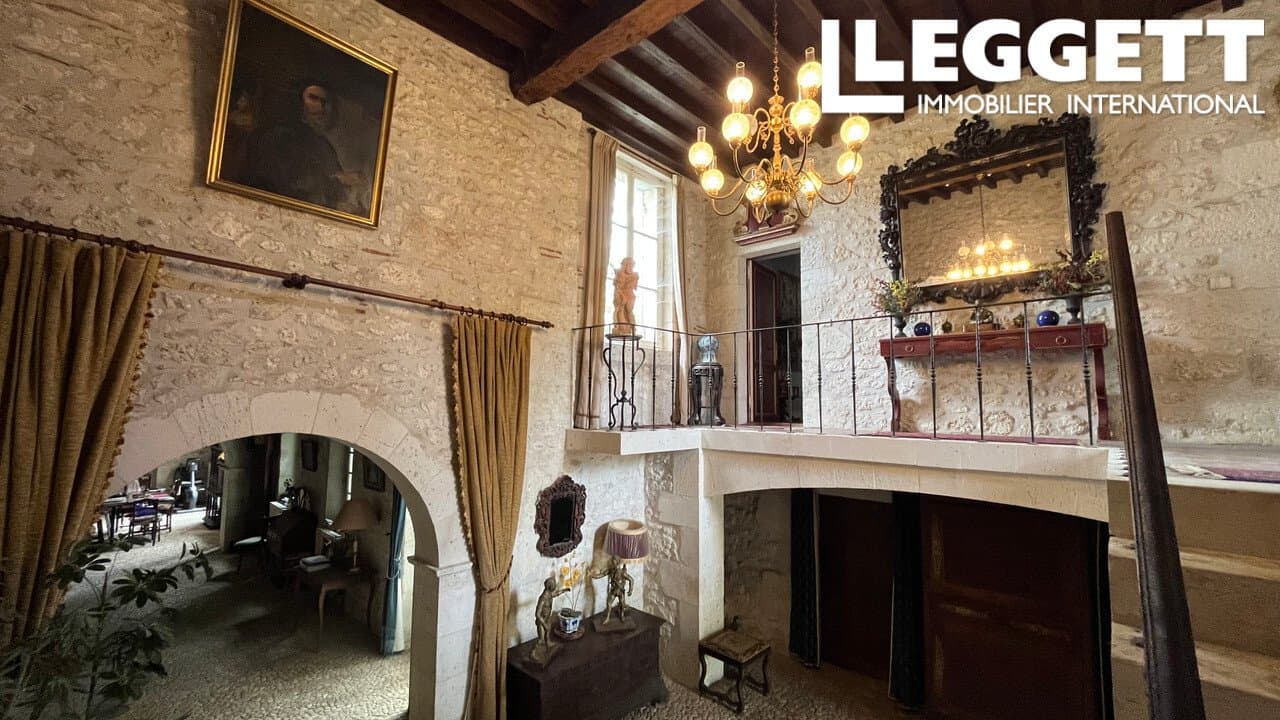 Exceptional 17th Century Charterhouse in Rural Setting 2
