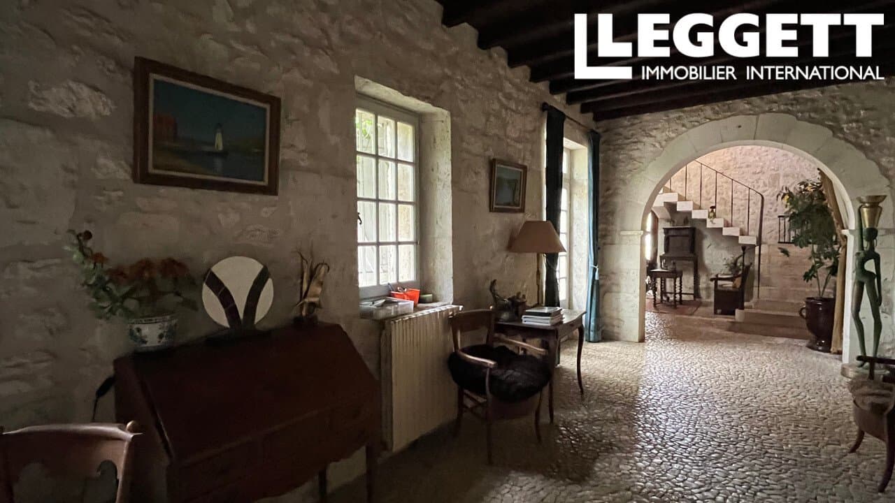 Exceptional 17th Century Charterhouse in Rural Setting 3