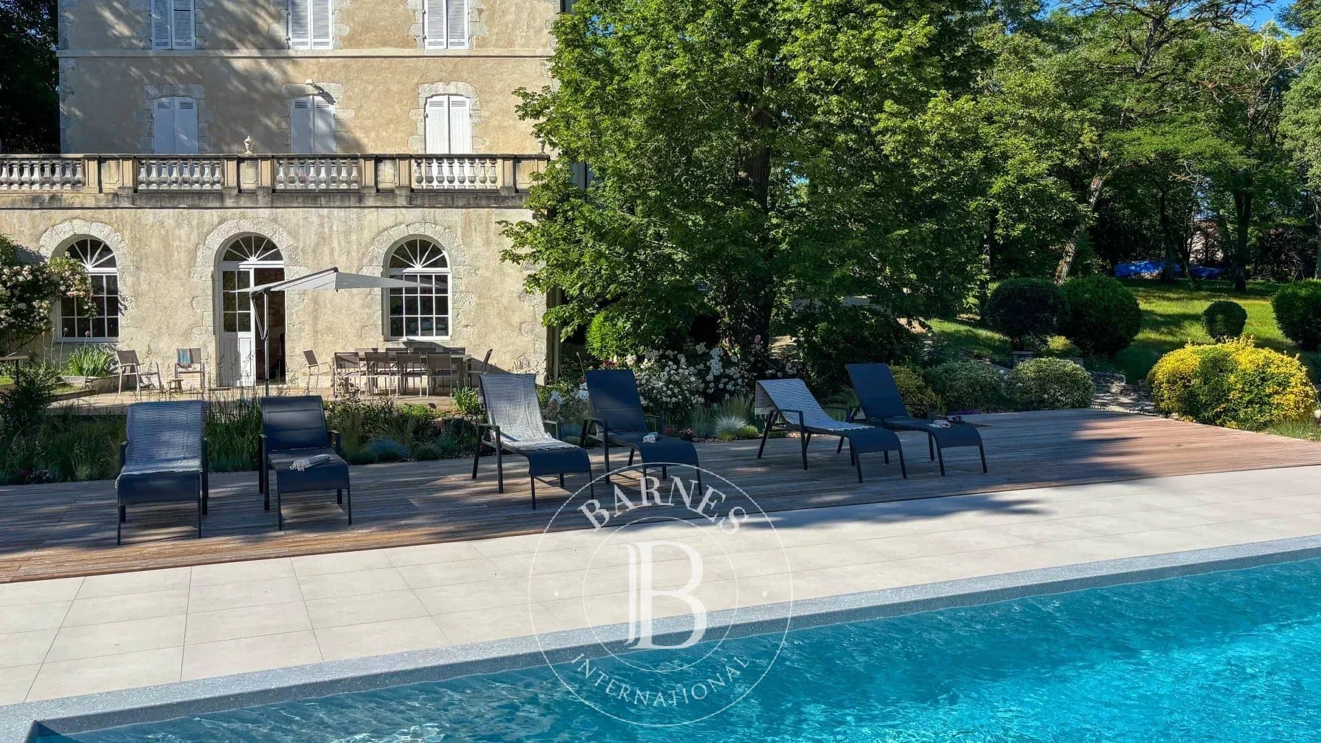 Renovated 18th Century Château With Park, Swimming Pool And Equestrian Potential 4