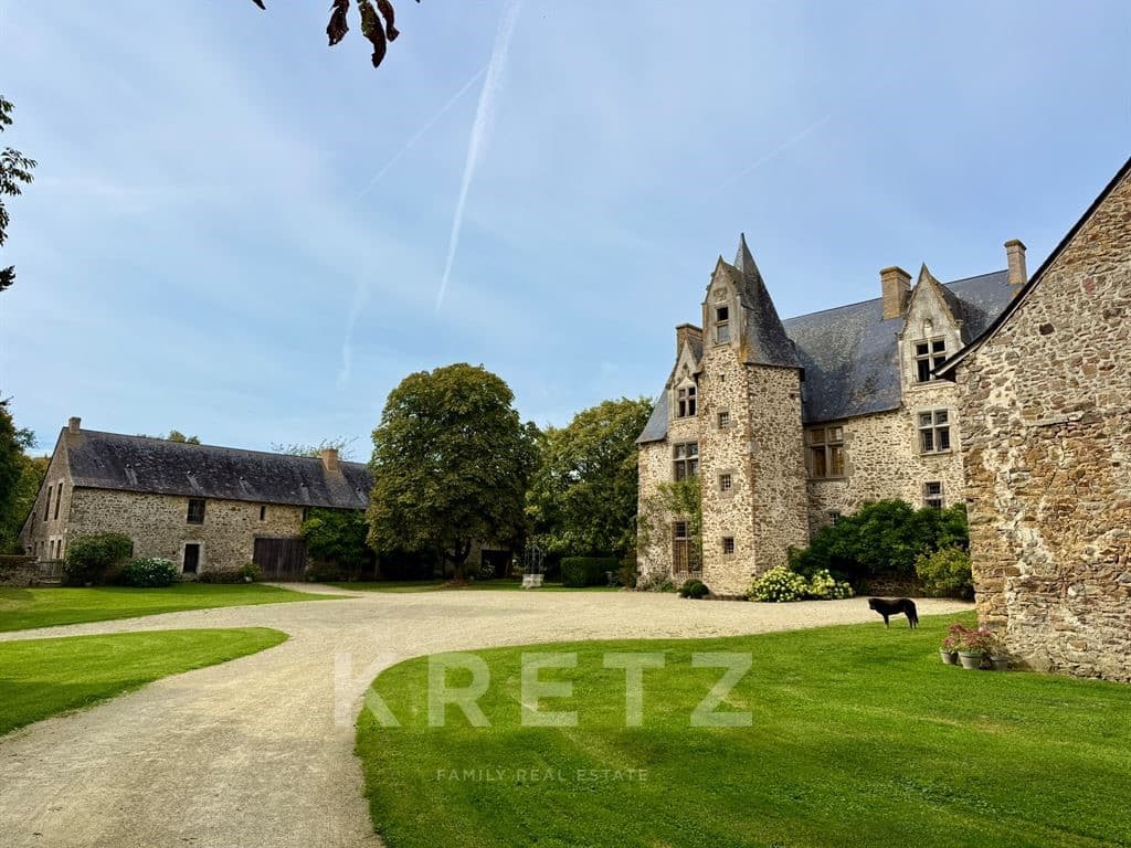 Timeless Manor with Private Lake and Restored Outbuildings 3