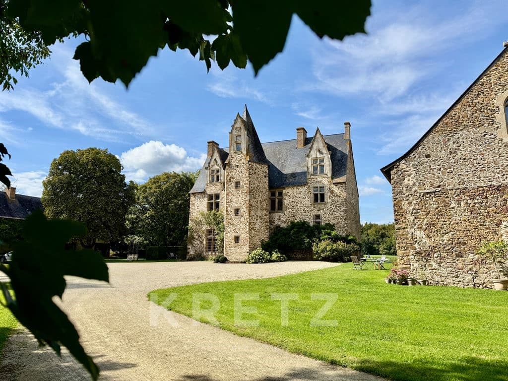Timeless Manor with Private Lake and Restored Outbuildings 2