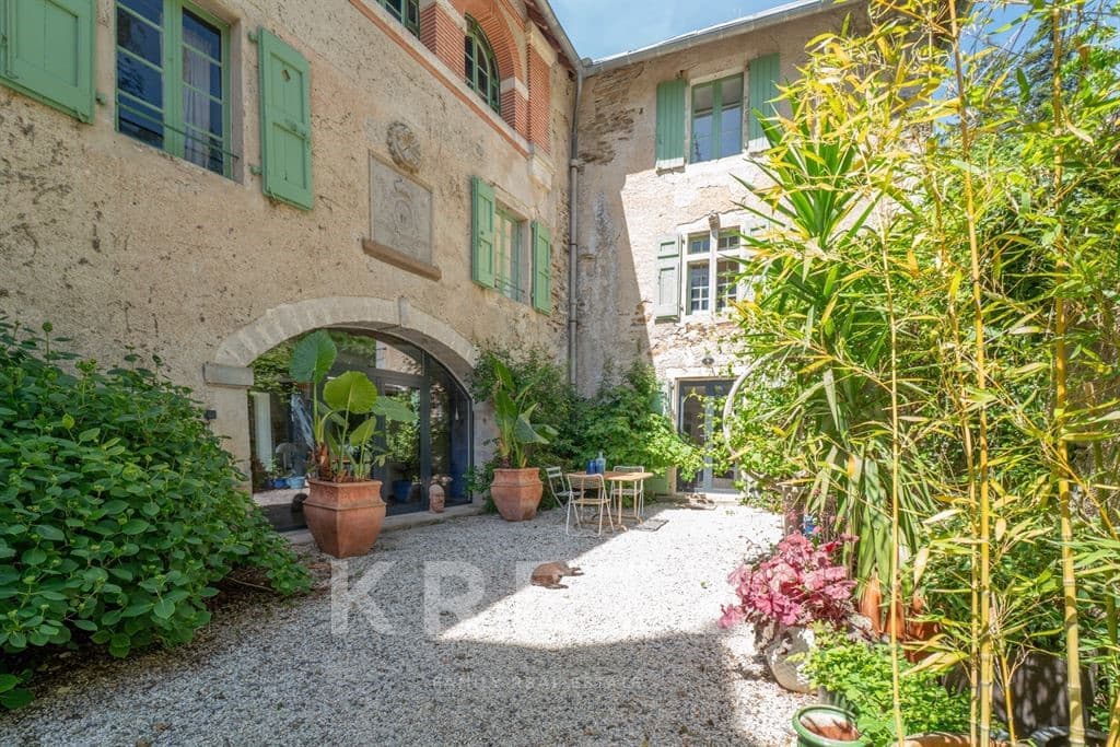Elegant Château with 824 Sqm Living Space and 9 Bedrooms 3