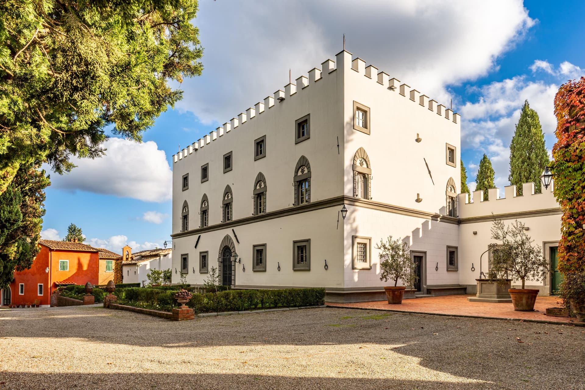 Elegant 16th Century Castle-Villa With Private Chapel And Panoramic Park — in Italy