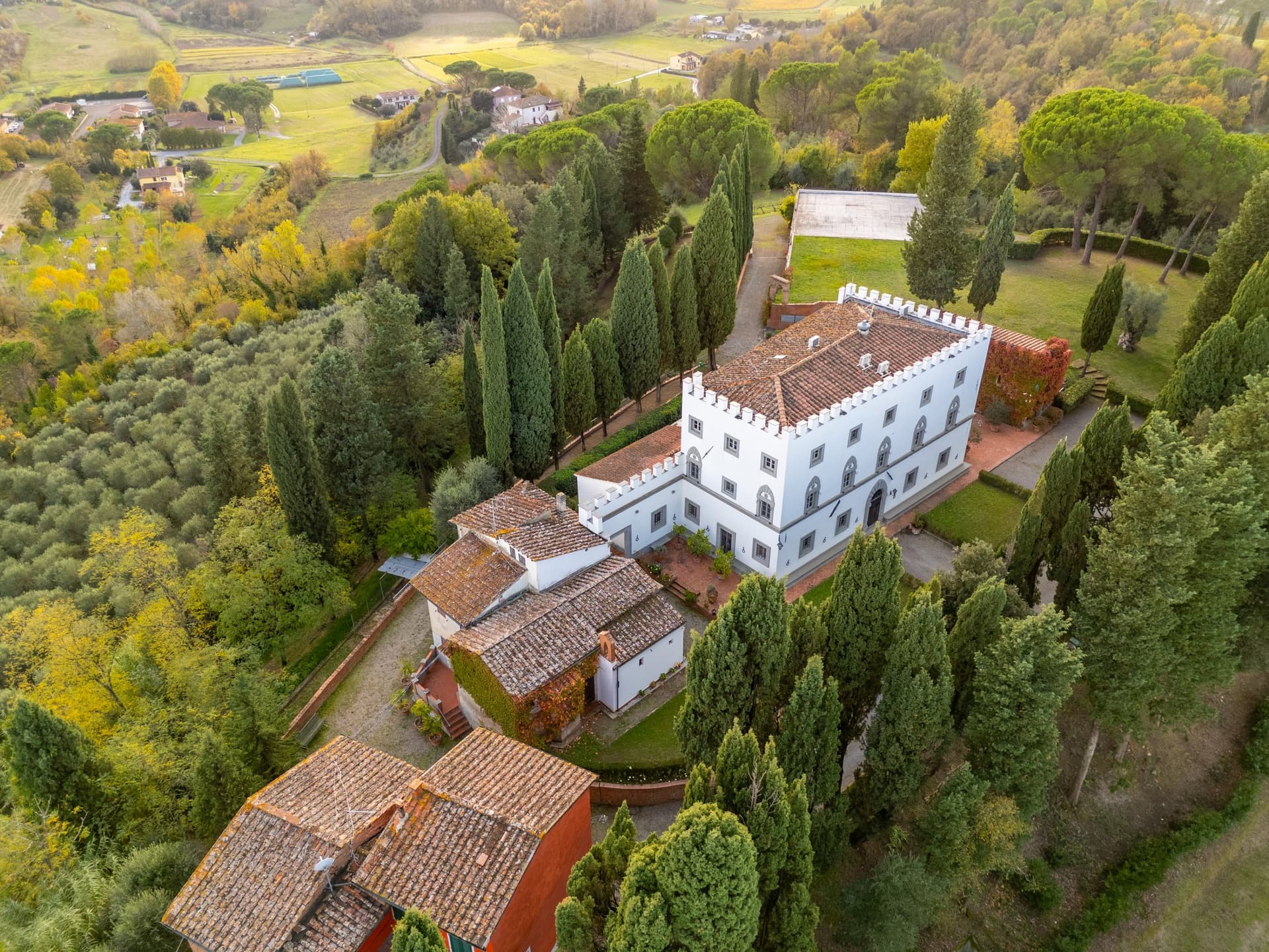 Elegant 16th Century Castle-Villa With Private Chapel And Panoramic Park 4