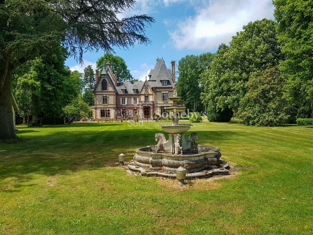 Enchanting Castle With Extensive Outbuildings And Beautiful Surroundings — in Thevray, France