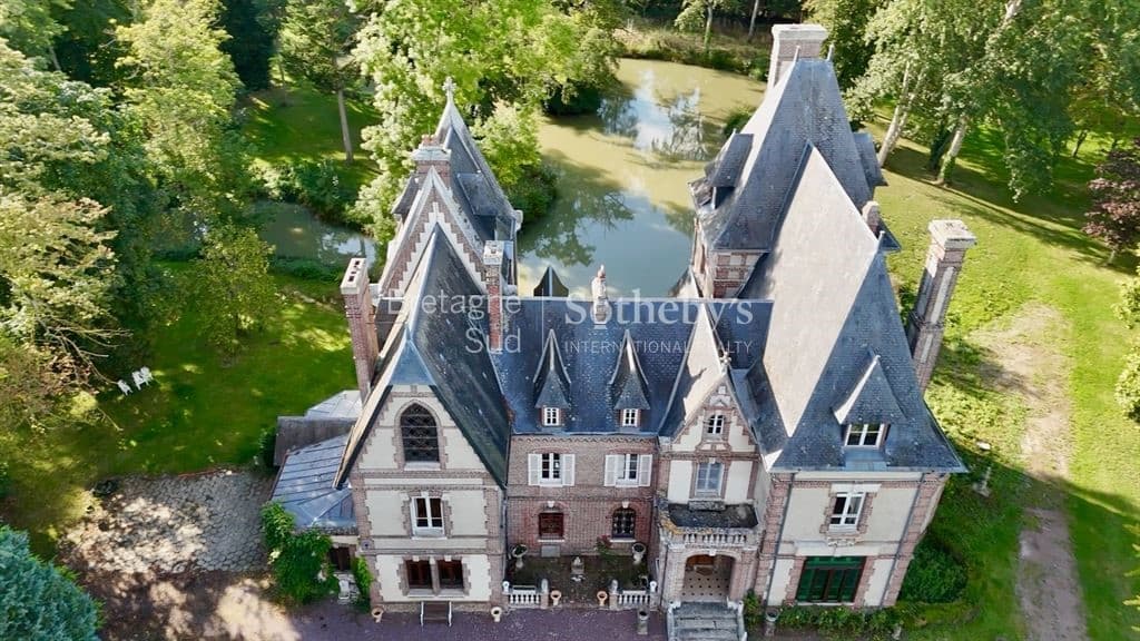 Enchanting Castle With Extensive Outbuildings And Beautiful Surroundings 3