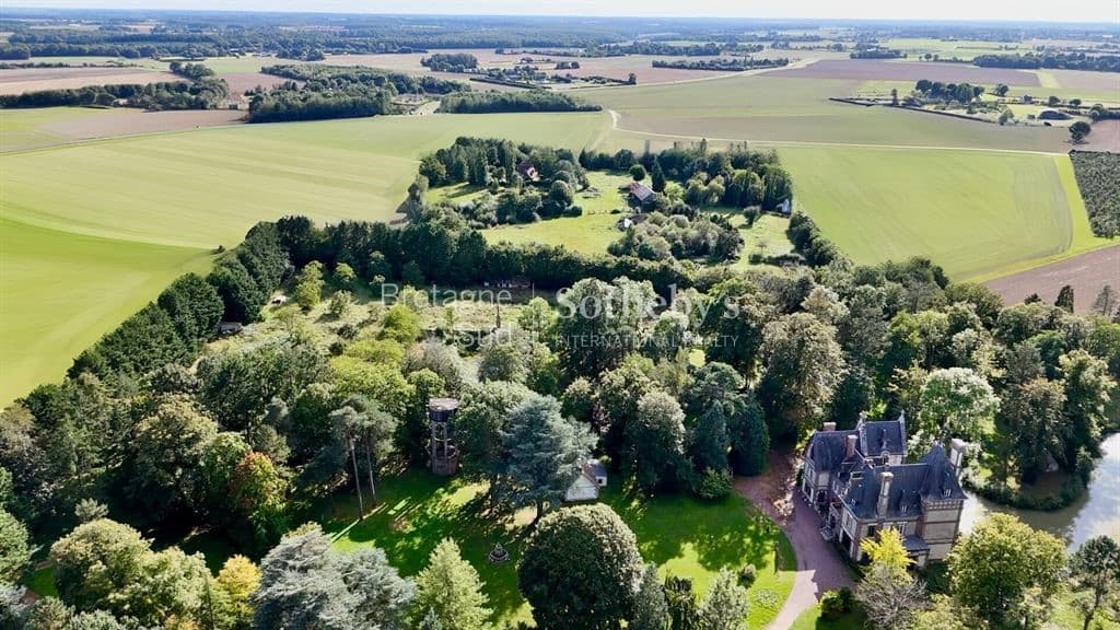 Enchanting Castle With Extensive Outbuildings And Beautiful Surroundings 4