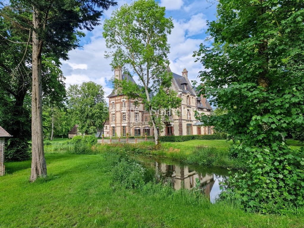Castles for sale in Thevray