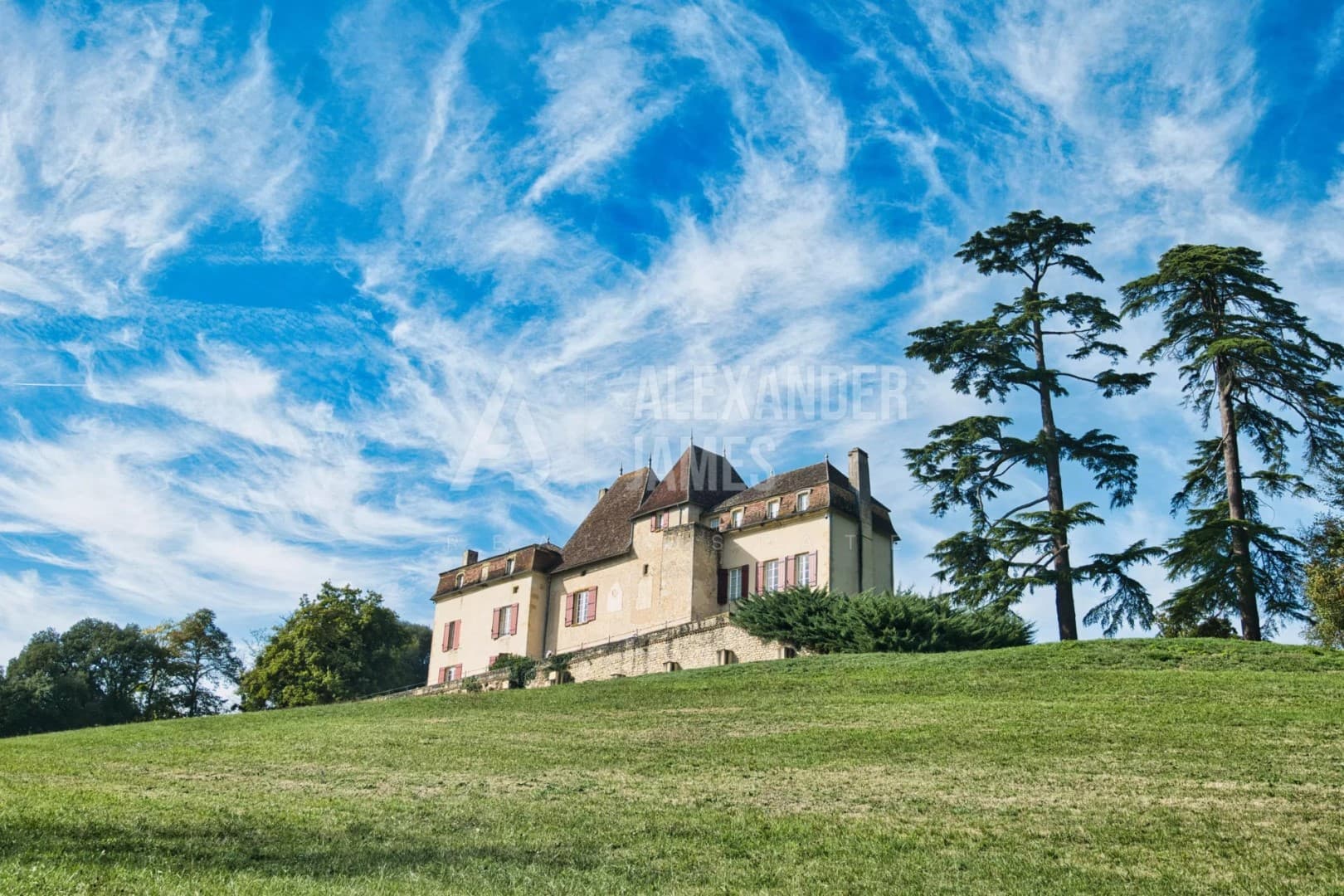 Château With Panoramic Views And Extensive Outbuildings 5