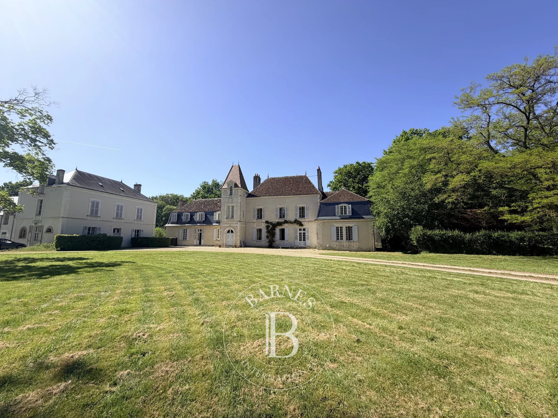 Château With 7 Bedrooms On 30 Hectares Of Wooded Land — Château for sale in France