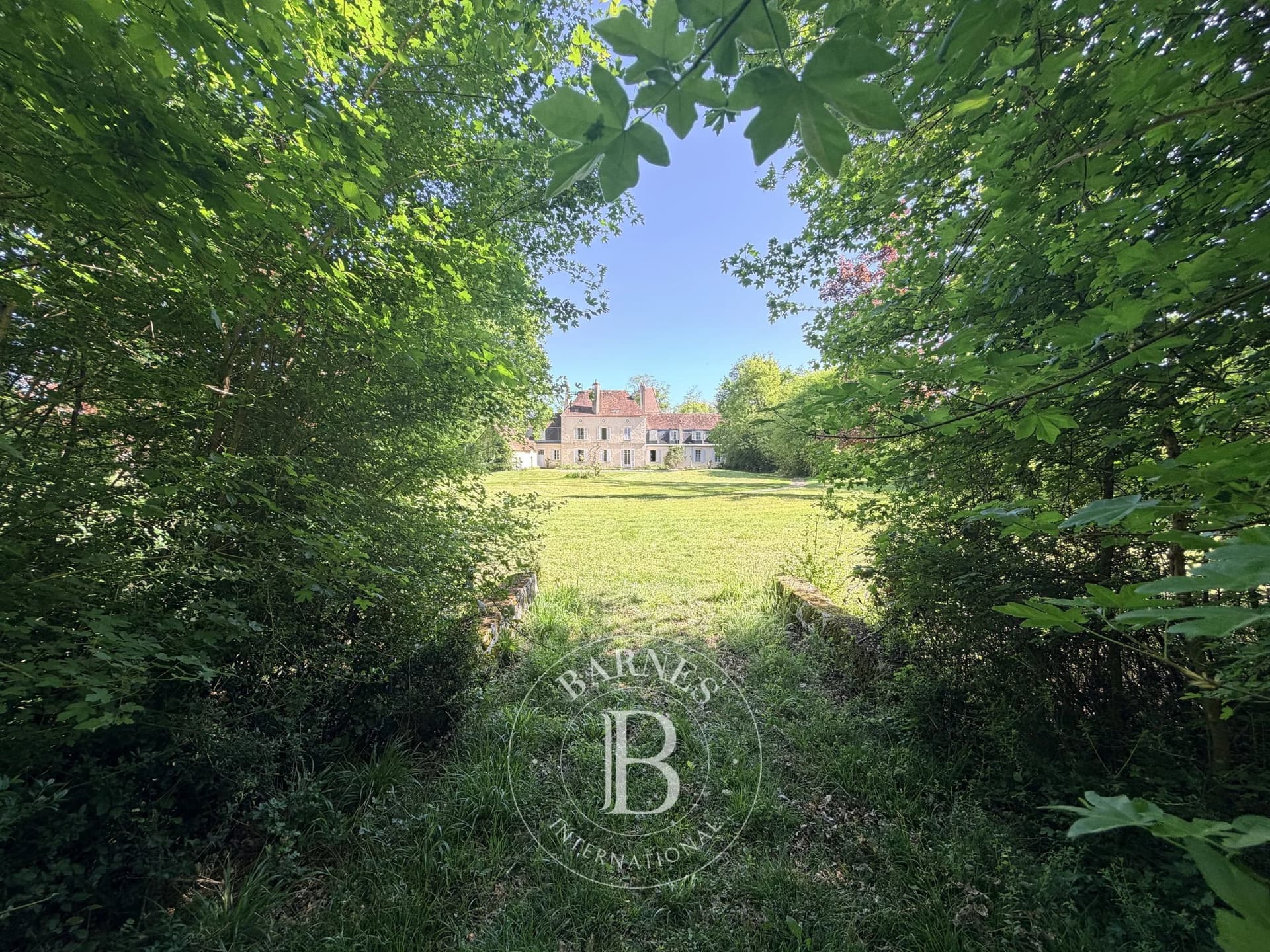 Château With 7 Bedrooms On 30 Hectares Of Wooded Land 3