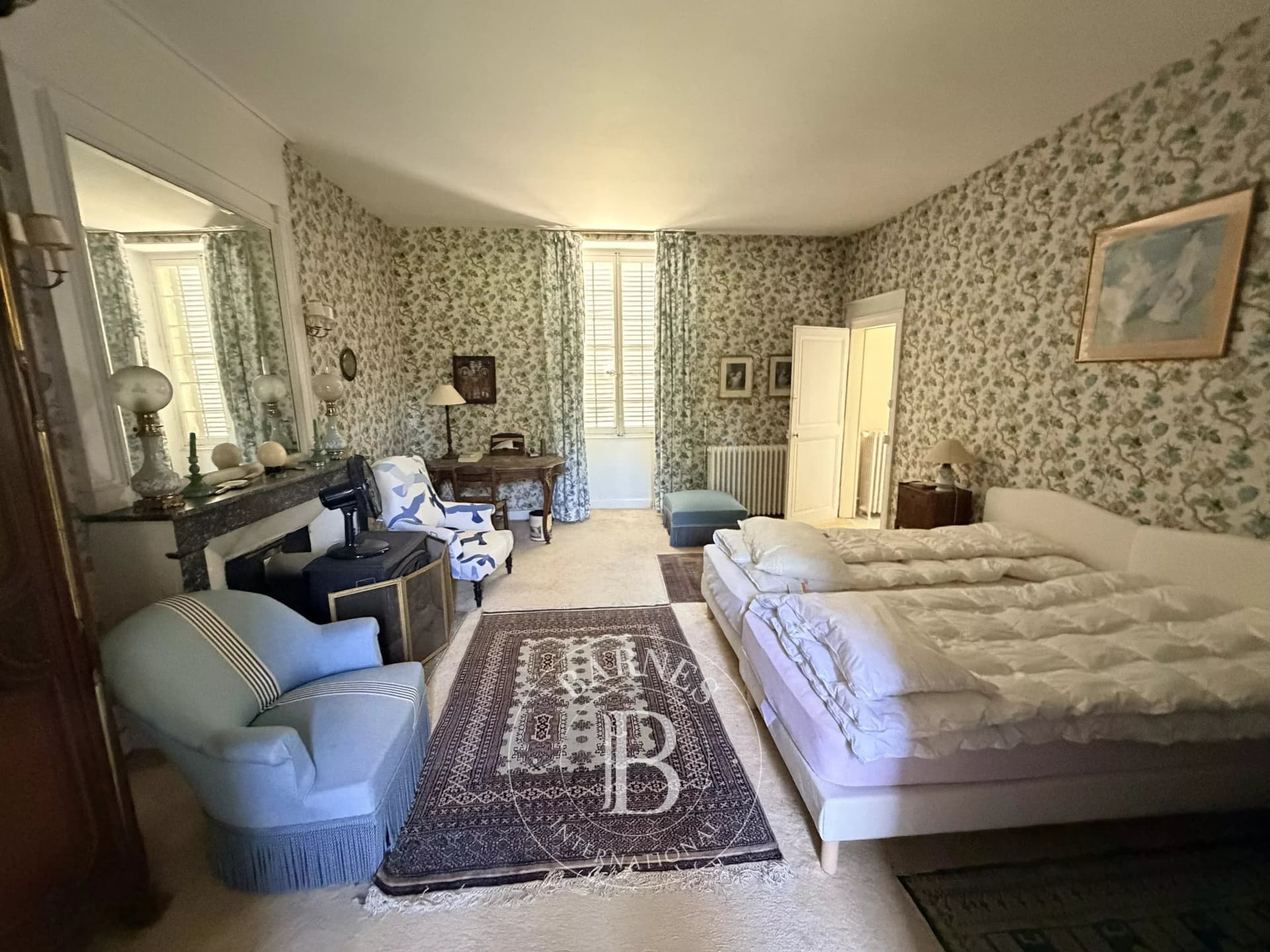 Château With 7 Bedrooms On 30 Hectares Of Wooded Land 5