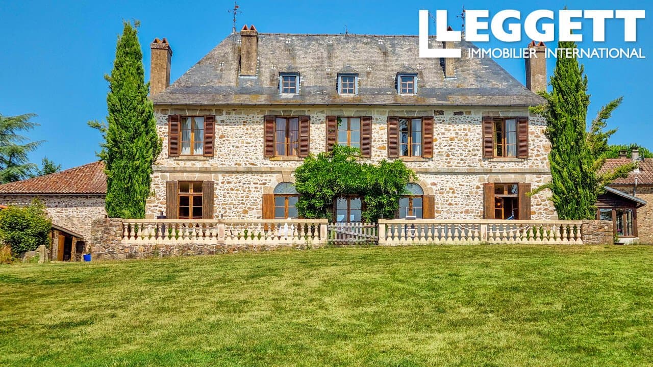Magnificent 15th Century Château With 7 Bedrooms And Extensive Grounds