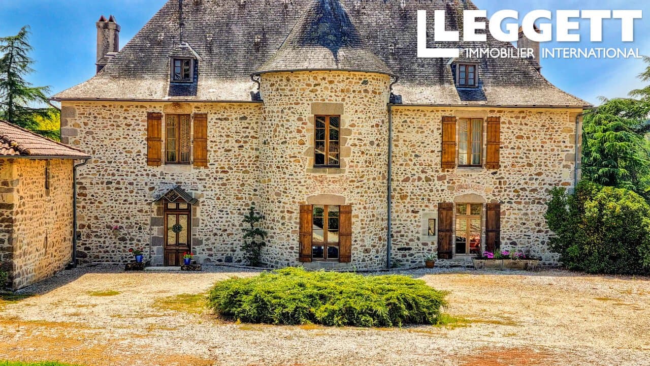 Magnificent 15th Century Château With 7 Bedrooms And Extensive Grounds 2