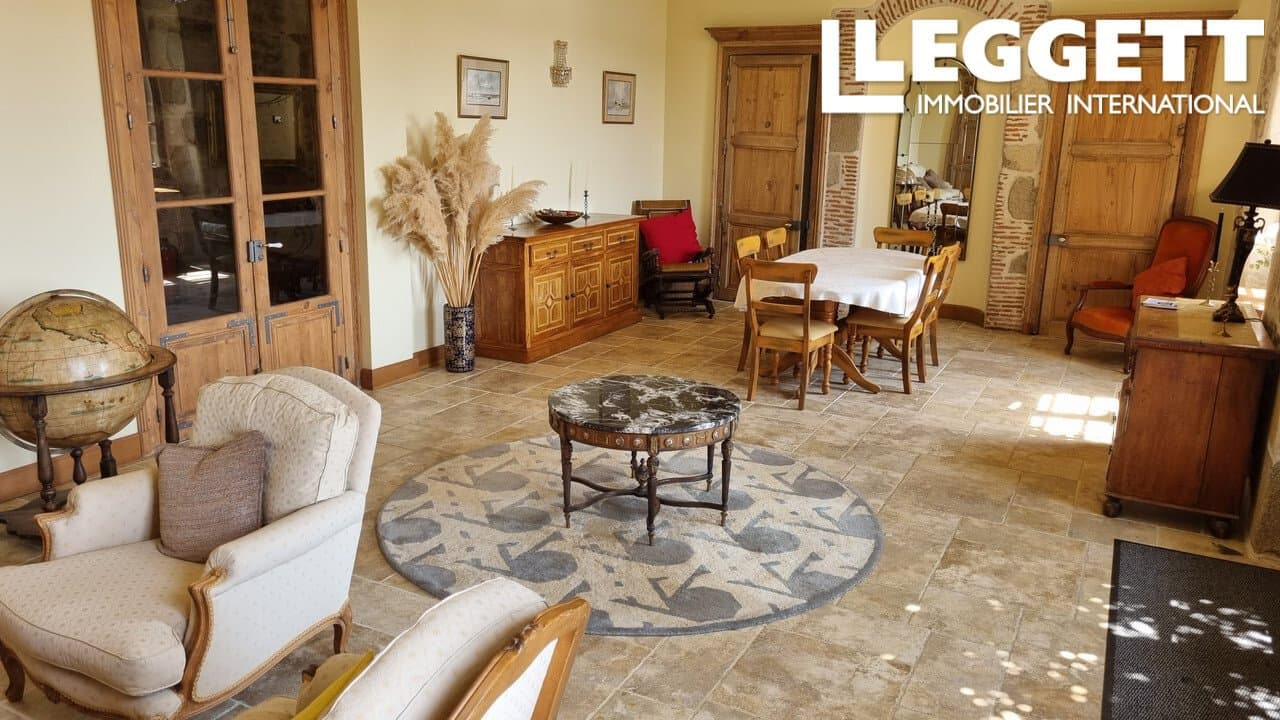 Magnificent 15th Century Château With 7 Bedrooms And Extensive Grounds 3