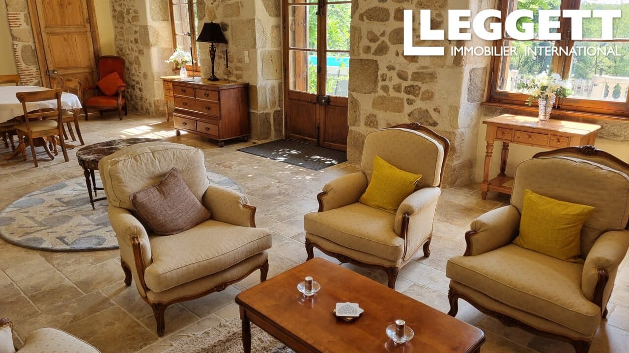 Magnificent 15th Century Château With 7 Bedrooms And Extensive Grounds 4