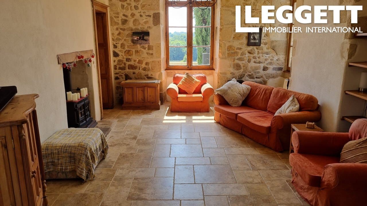 Magnificent 15th Century Château With 7 Bedrooms And Extensive Grounds 5