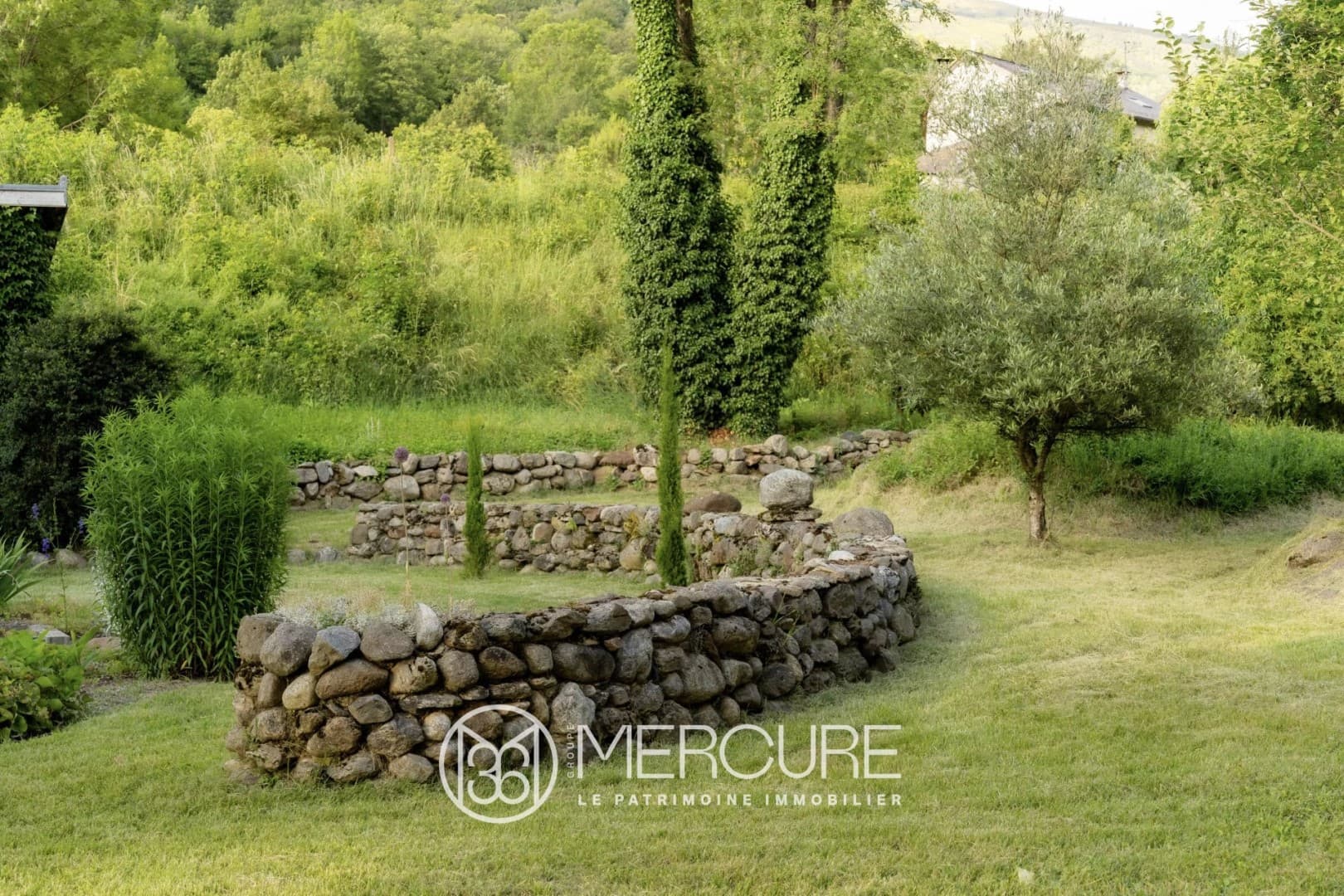 Château with Stunning Mountain Views and Five Bedrooms 5
