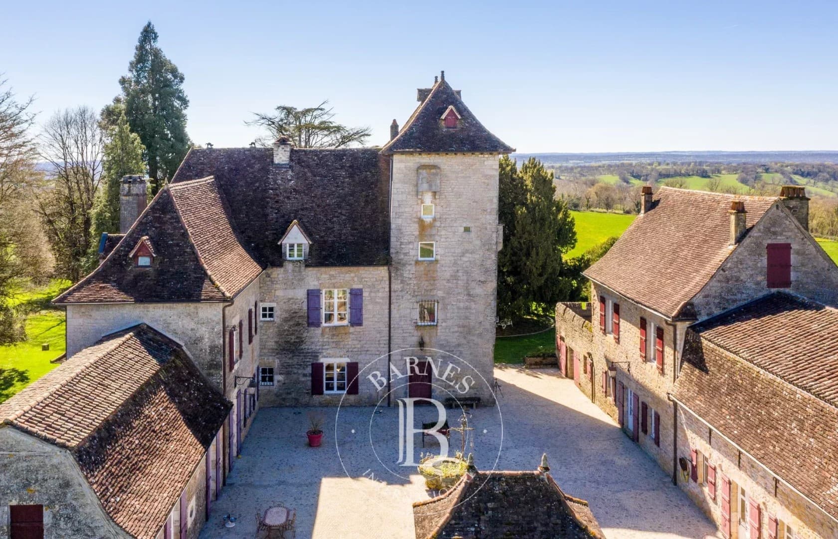 Elegant 17th Century Château With Extensive Grounds And Swimming Pool 4