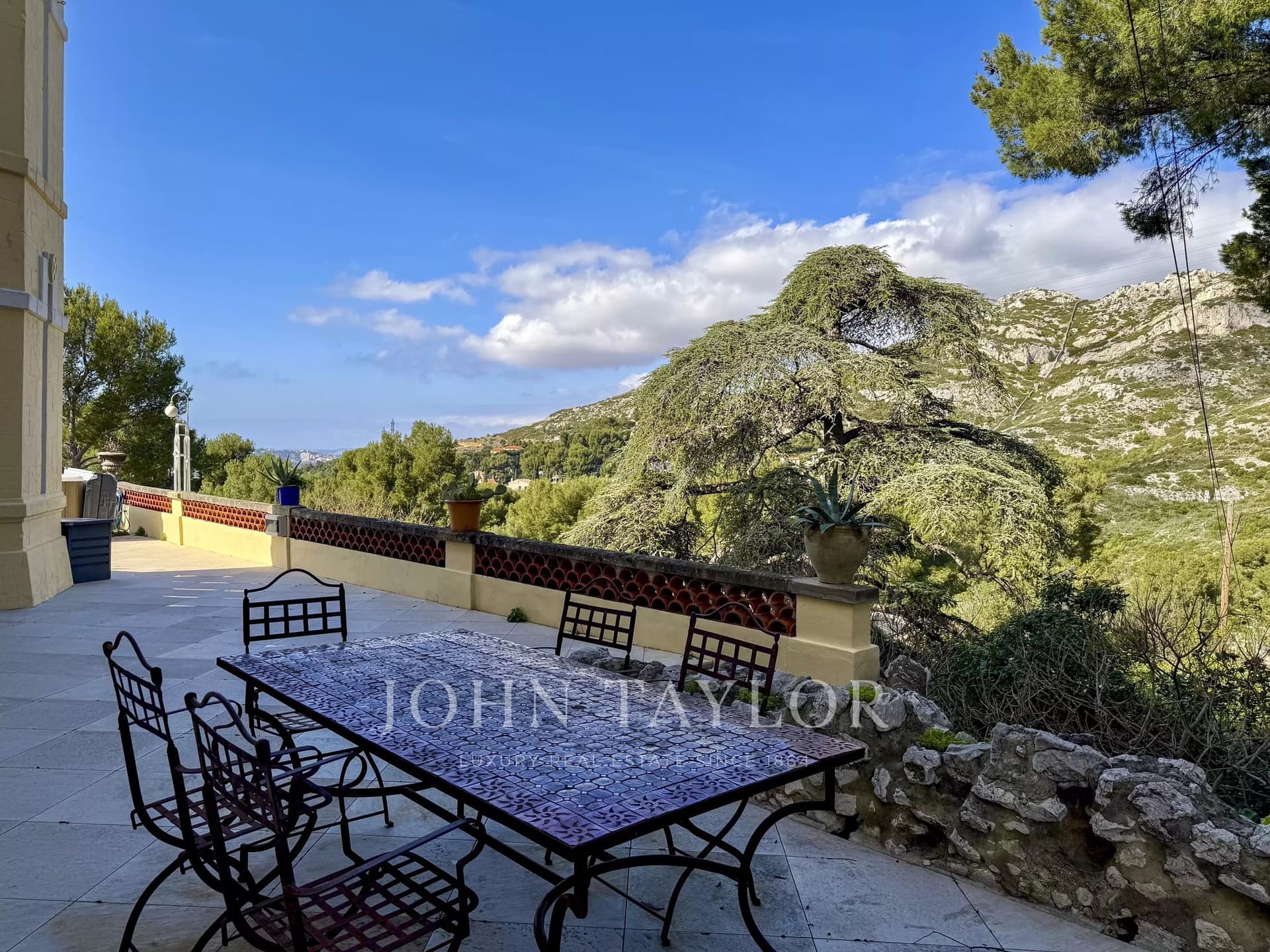 Elegant 19th Century Château With Sea View And Expansive Park 5