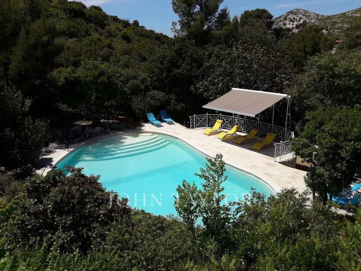 Elegant 19th Century Château With Sea View And Expansive Park 2