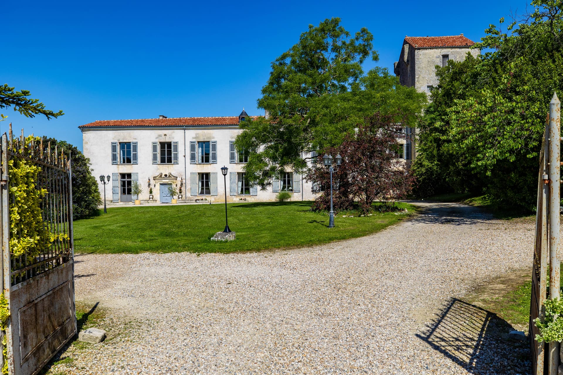 Historic Castle with 60 Bedrooms and Swimming Pool 2