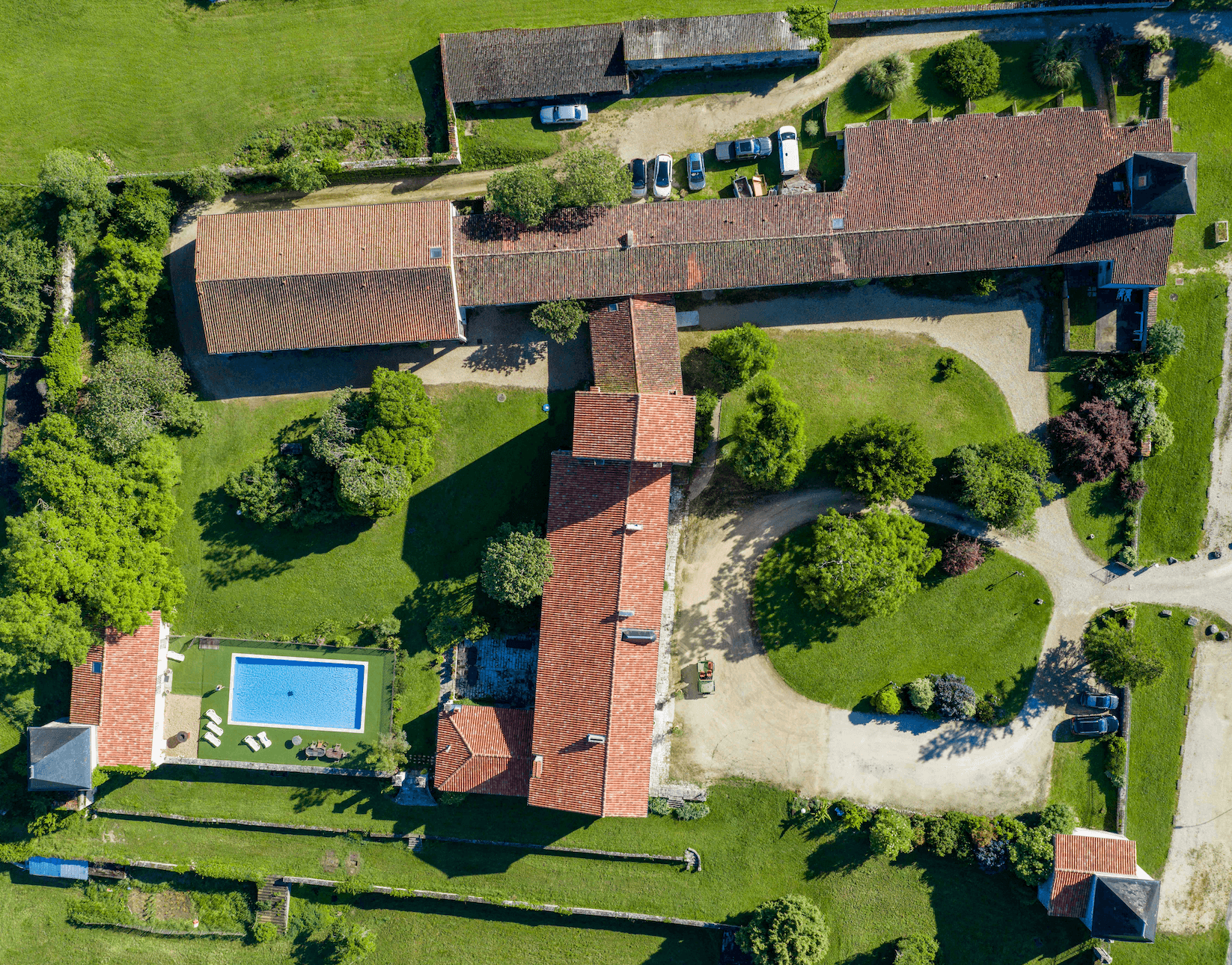 Historic Castle with 60 Bedrooms and Swimming Pool 5