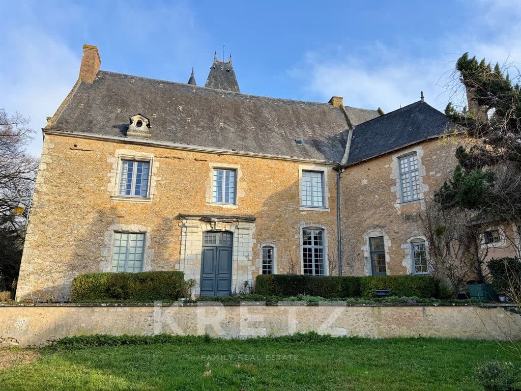 Historic Renaissance Manor House with 5 Bedrooms and 9.1 Acres of Parkland 2