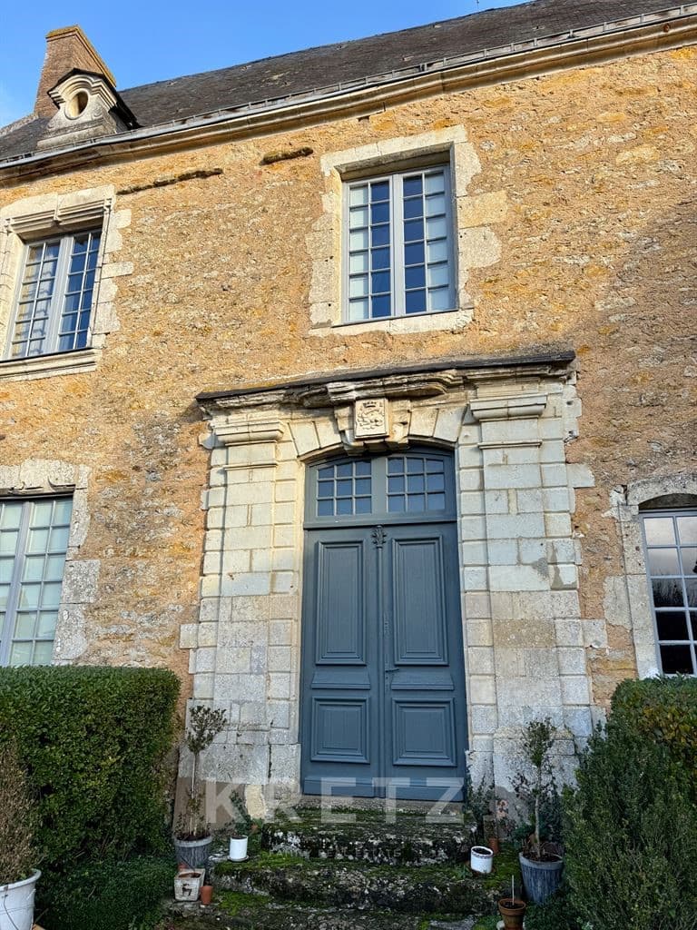 Historic Renaissance Manor House with 5 Bedrooms and 9.1 Acres of Parkland 3