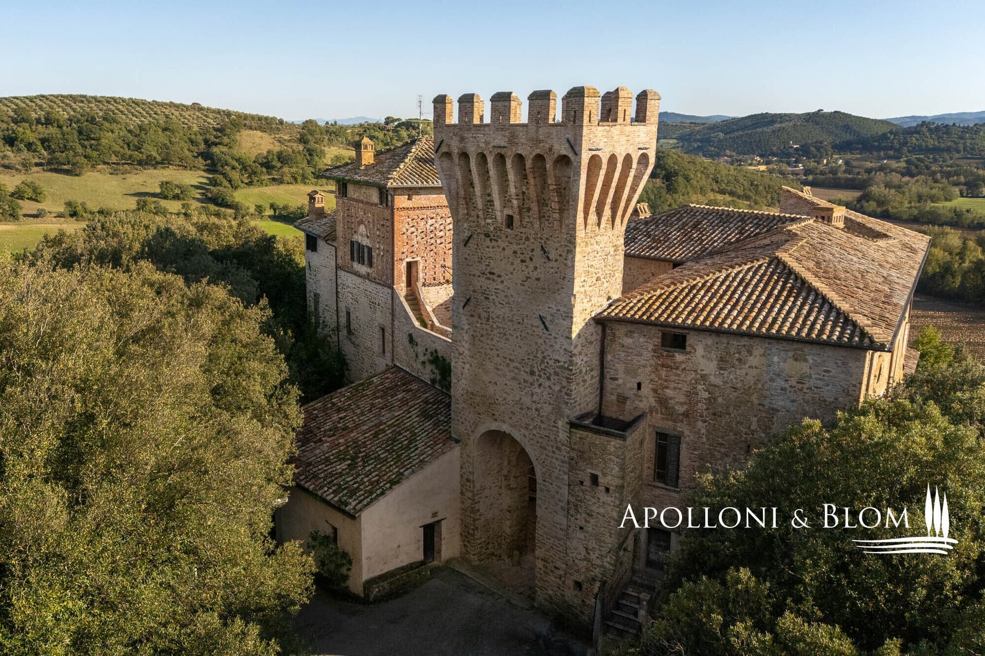 Historic Castle Estate With Vineyards And Olive Groves In Umbria 2