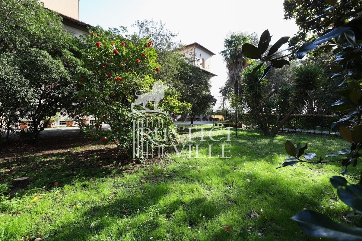 Historic Medici Villa With Panoramic Terraces And Expansive Park 4