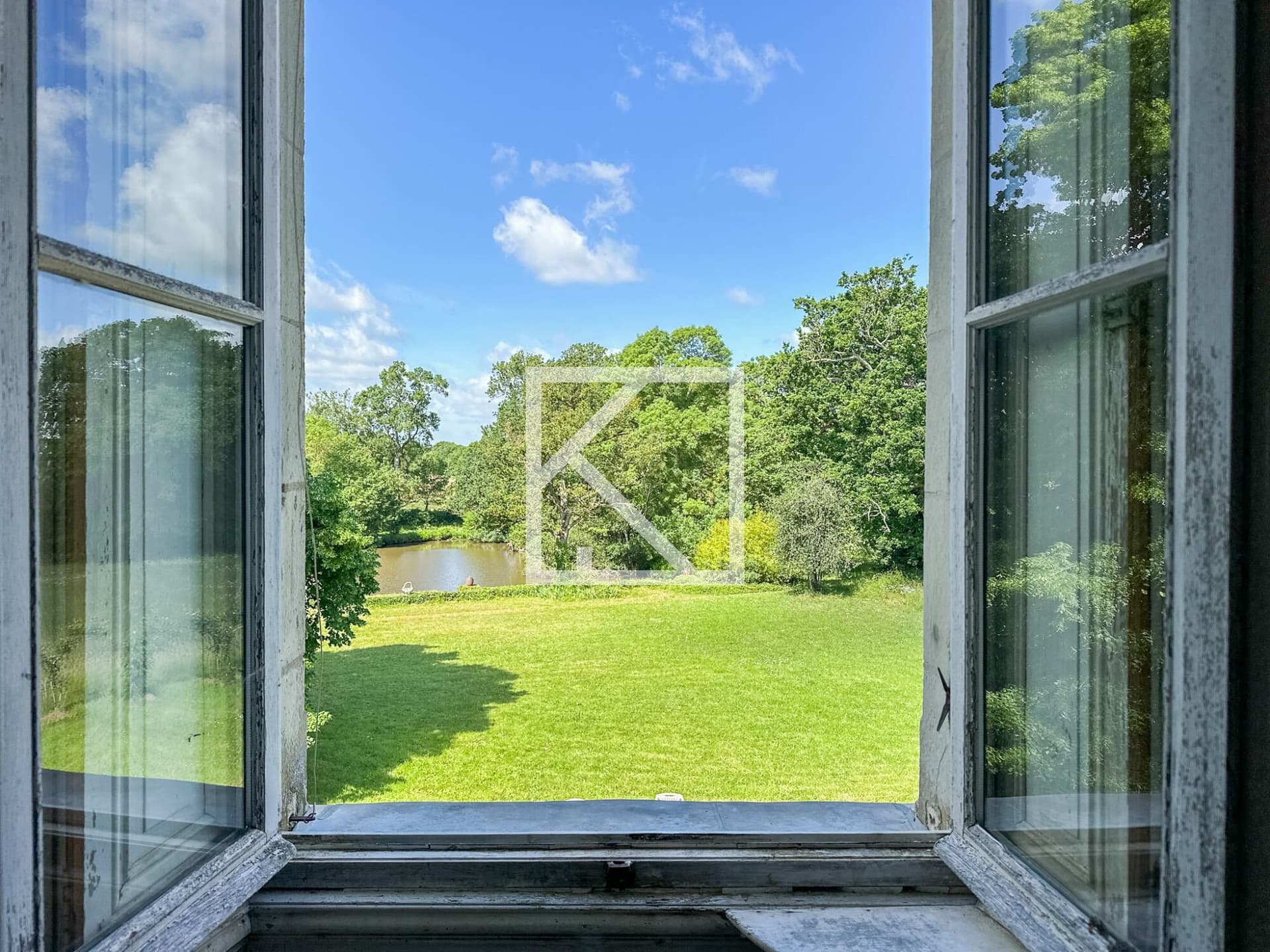 Majestic Castle with 10 Bedrooms in a 7 Hectare English Park 4