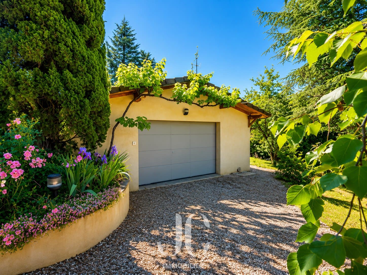 Beautiful Family Home With Unobstructed Views And Landscaped Garden 5