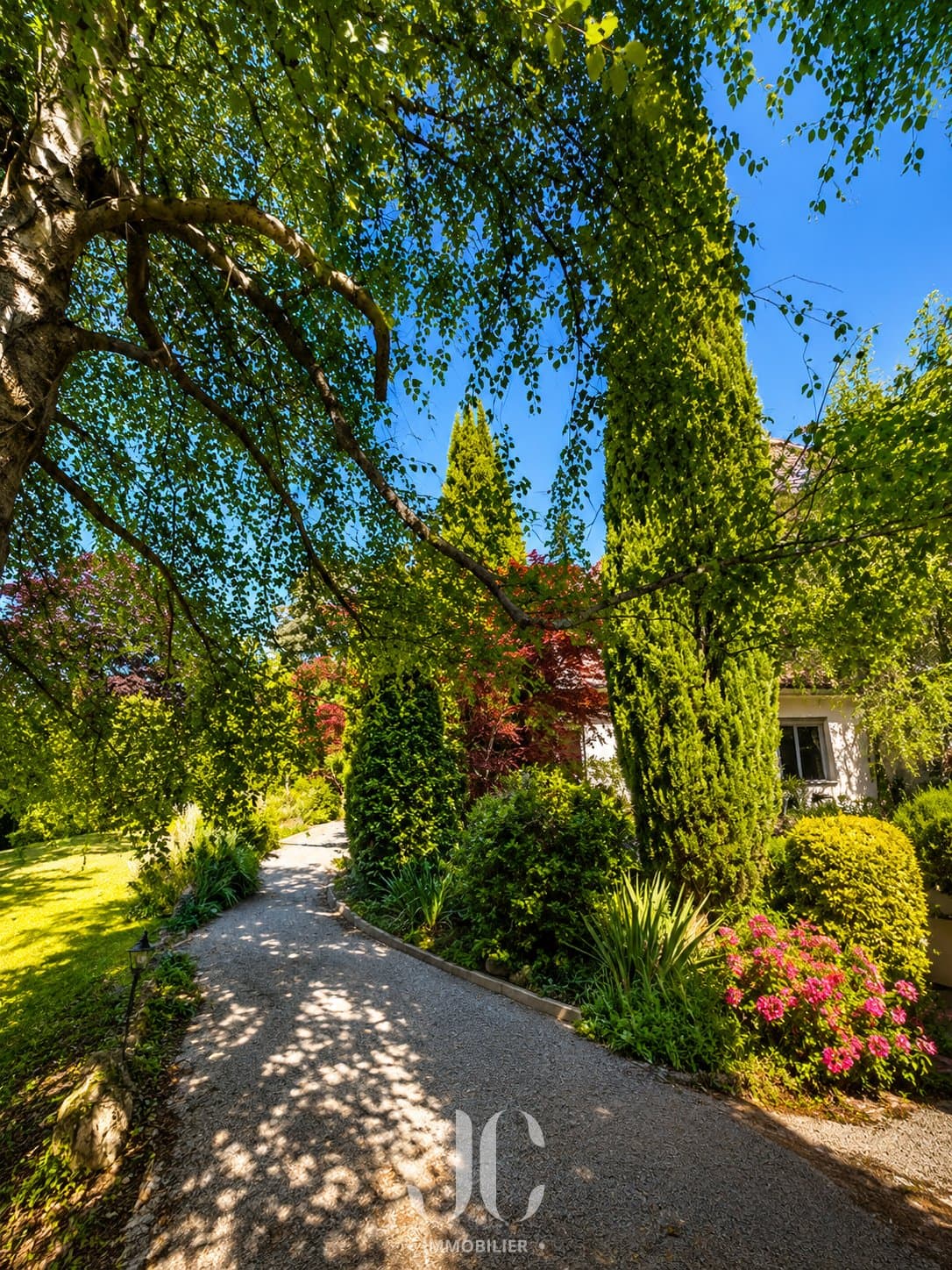 Beautiful Family Home With Unobstructed Views And Landscaped Garden 4