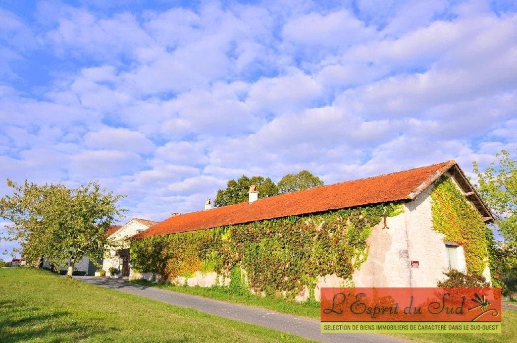 Organic Wine Estate Château With 6 Bedrooms And 360° Views 3