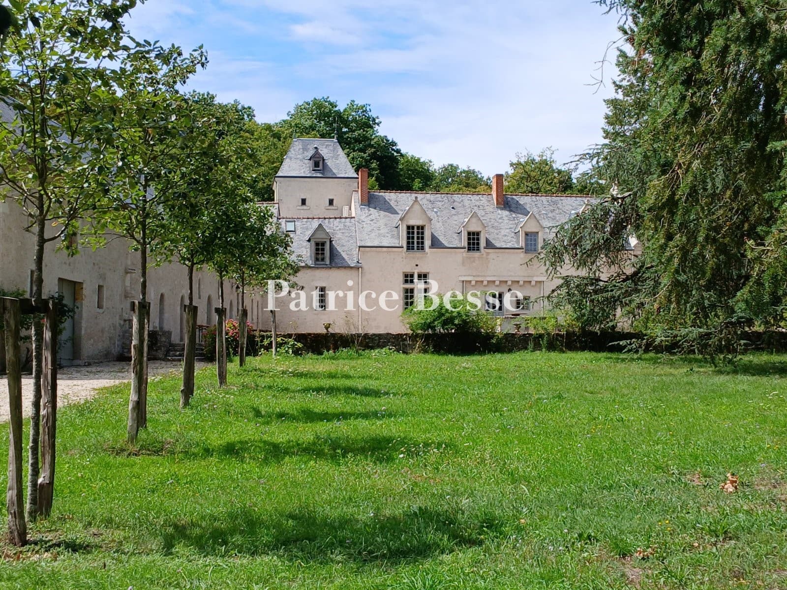 Renovated Manor With Holiday Cottages And Swimming Pool 3