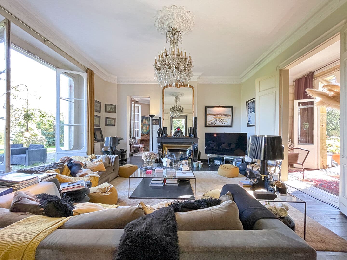 Charming 19th Century Castle With Swimming Pool And Wooded Park 4