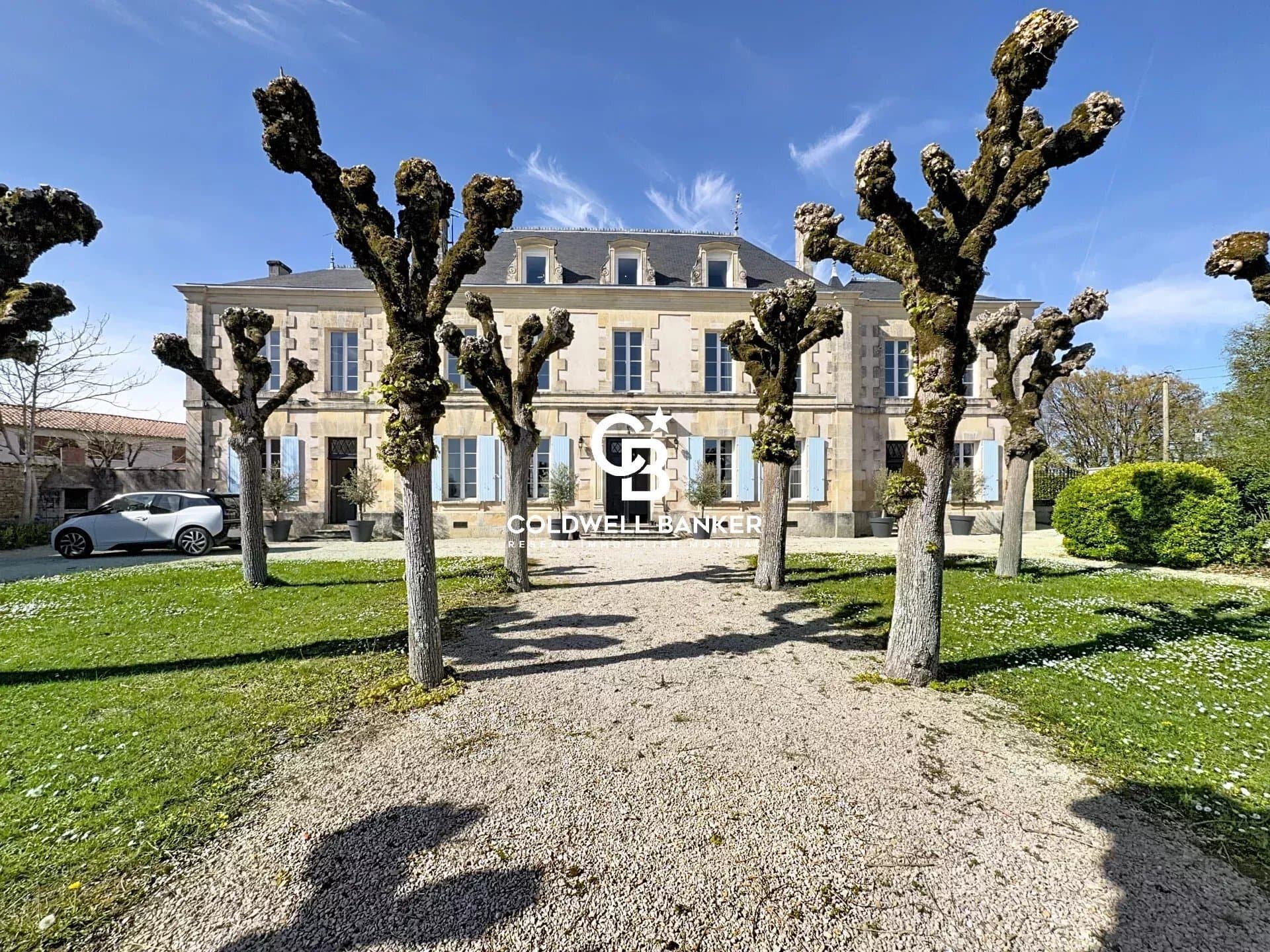 Renovated 17th Century Château With Pool And Guest House Near Saintes 3