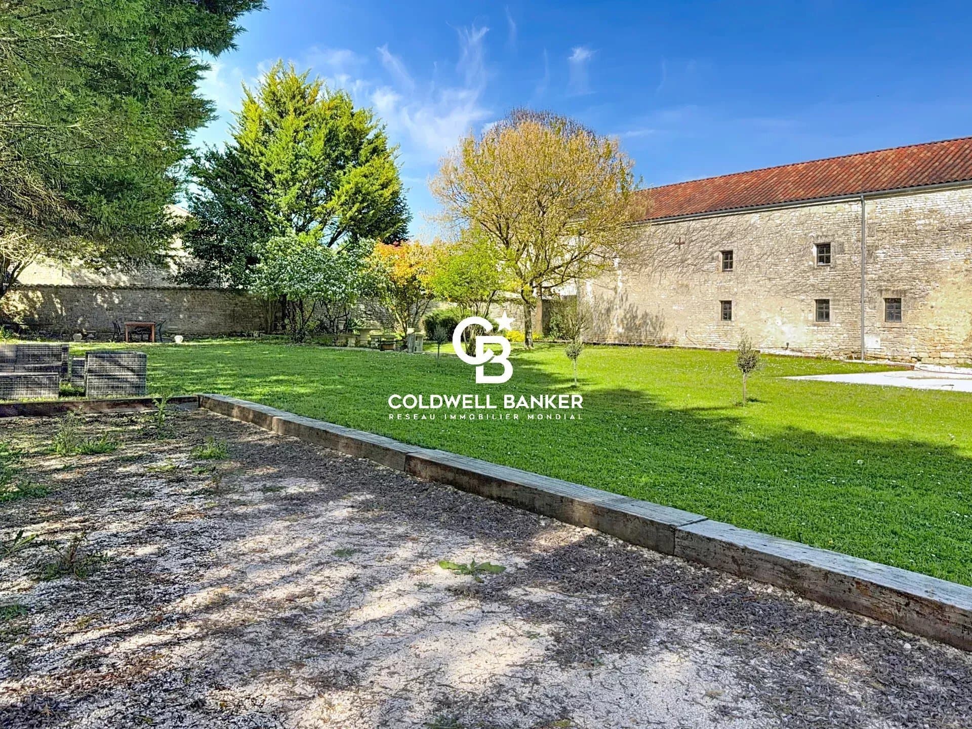 Renovated 17th Century Château With Pool And Guest House Near Saintes 5