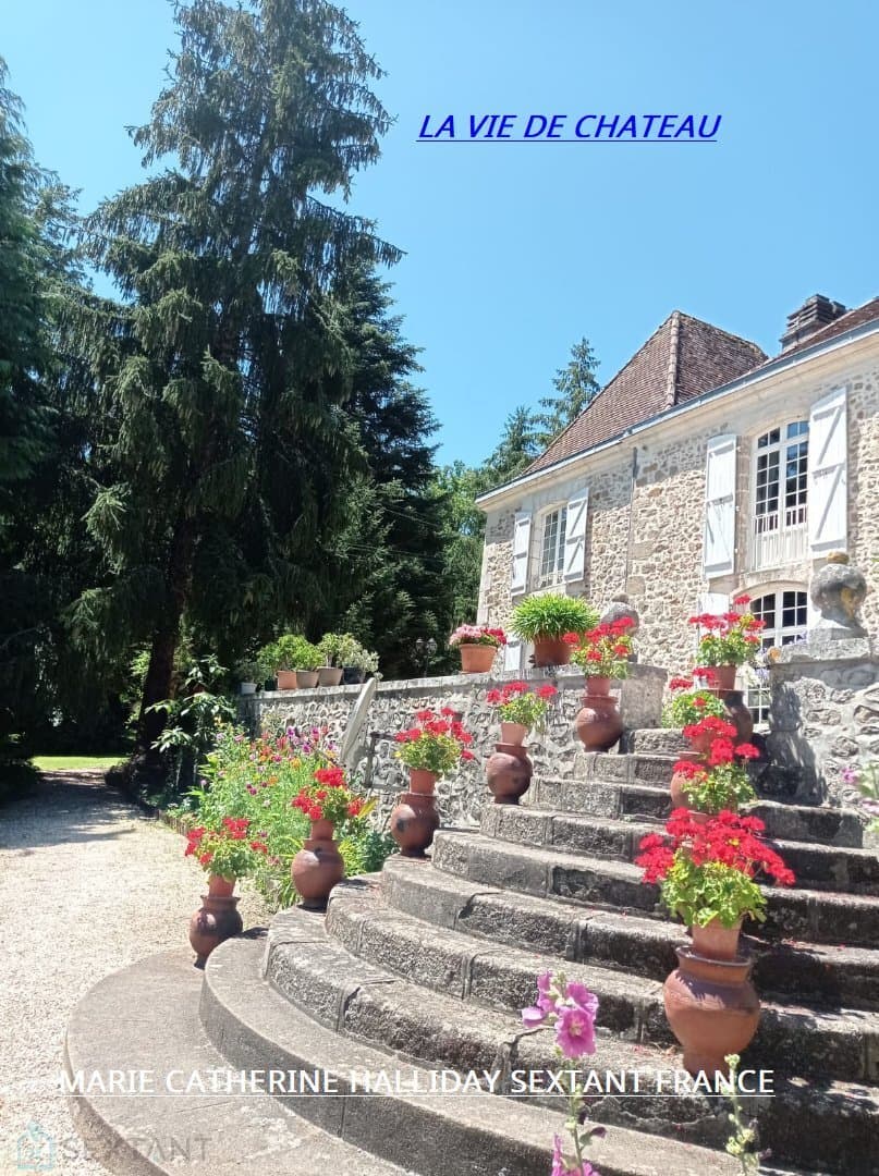 Magnificent Château With Open View On 7700 M2 Land 2