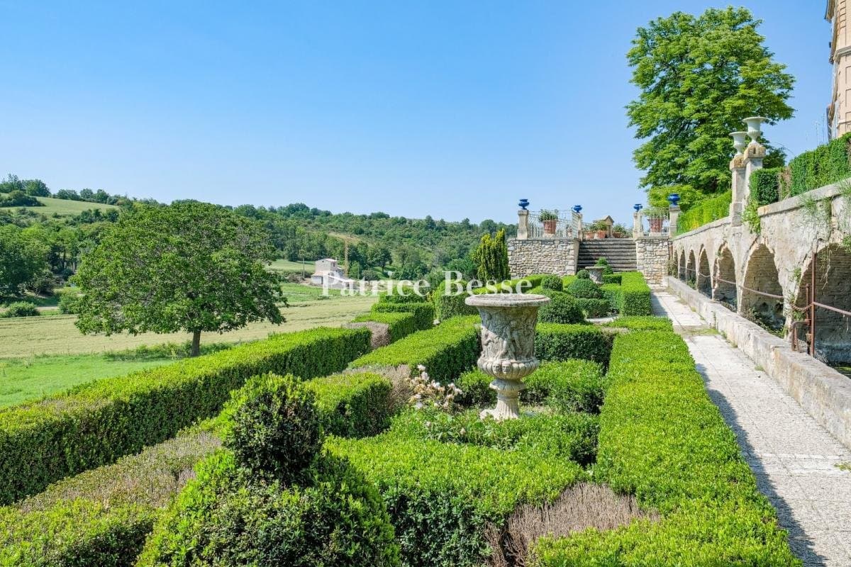 Unique 17th Century Château With Terraced Gardens And Valley Views 5