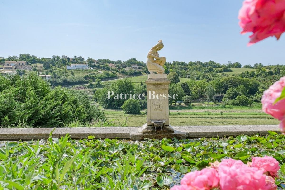 Unique 17th Century Château With Terraced Gardens And Valley Views 4