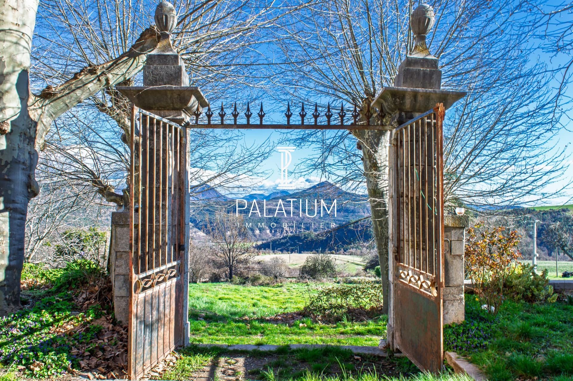 Historic Château With Pool And 360° View Over Lavender Hills 4